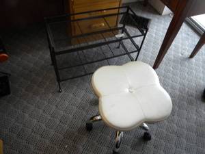 lot 150 image: B-Metal rack and roller stool