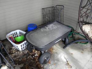 lot 156 image: B- Poly tub wagon-full of ice