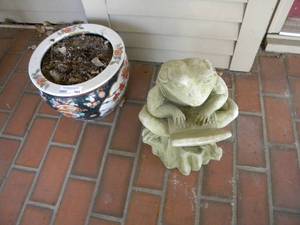 lot 163 image: P-Concrete frog and large vase