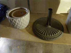 lot 186 image: G-Base for Umbrella & Jardinaers plant pots