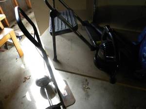 lot 187 image: G-Toro blower,tarp,step stool, 2 wheeler