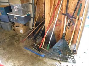 lot 197 image: G-Yard tools, snow pusher