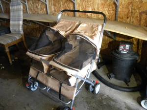 lot 199 image: G-2 Pet stroller-Paws and Pals