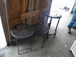 lot 211 image: G-Plant stands