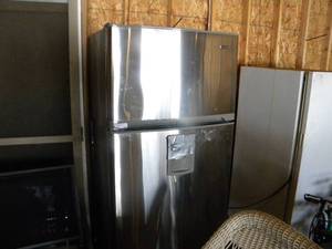 lot 215 image: G-Kenmore SS RefrigeratorFreezer