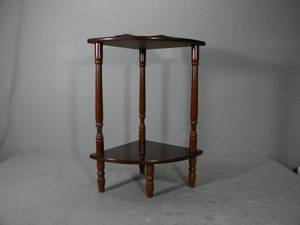 lot 10 image: Four legged corner display table