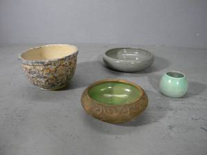 lot 23 image: Sponge bowl with crack, 2) RW bowls