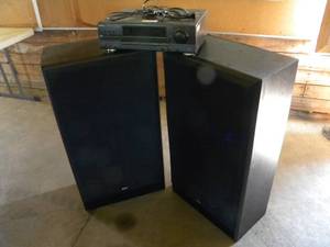 lot 31 image: Techniques receiver & two speakers