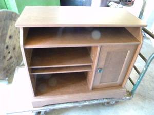 lot 38 image: TV stand with door and shelves