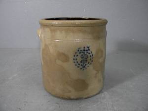 lot 48 image: 2 gal crock wsalt glaze and handles
