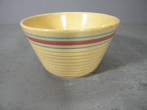 lot 51 image: Watt # 9 Ovenware bowl