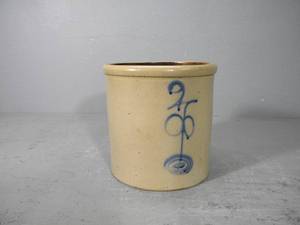 lot 59 image: 2 gal Beehive with salt glaze