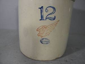 lot 61 image: Red Wing 12 gal large wing and oval