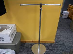 lot 8 image: Crome T rack adjustable to 6 tall-30 wide