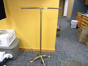 lot 13 image: 6 x 30 Metal display rack