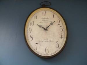 lot 16 image: Battery wall clock