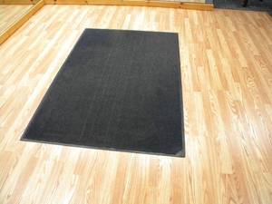 lot 19 image: Rubber back entrance rug 45 x 67