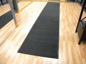 lot 25 image: Rubber back runner rug 36 x 180