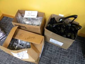 lot 27 image: 225 Pant,  coat & misc hangers 3 boxes
