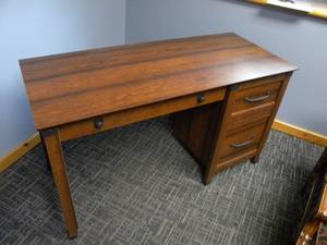 lot 32 image: Three drawer desk wmanual 53 x 30 x 23 deep