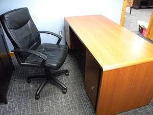 lot 39 image: Office desk, chair, file combo unit