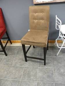 lot 48 image: Buckskin tan high back chair