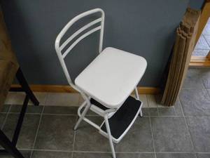 lot 49 image: White Cosco step stool & seat