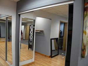 lot 66 image: Two mirrored closet doors & track 2) 36 x 78
