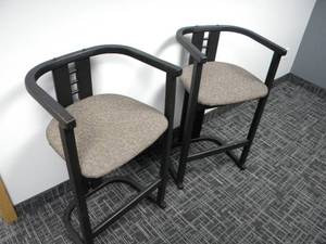 lot 75 image: 2) Tall stool chairs-black wooden curved back