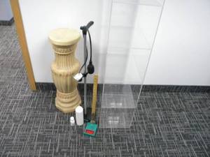 lot 76 image: 5 Shelf display, chalker, plant stand
