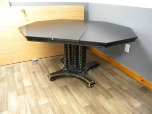 lot 81 image: 44 x 56 Black Pedestal table wleaf