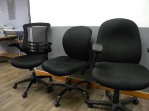 lot 84 image: 3) Black office chairs