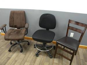 lot 86 image: 2) Roller chairs, 1 regular chair