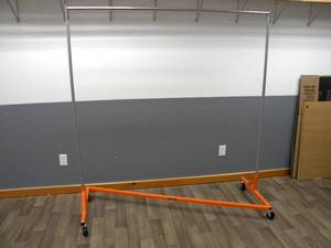 lot 88 image: Vevor Orange Z clothing rack on rollers