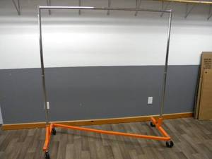lot 91 image: Vevor Orange Z clothing rack on rollers
