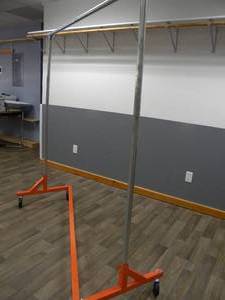 lot 93 image: Vevor Orange Z clothing rack on rollers