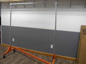 lot 92 image: Vevor Orange Z clothing rack on rollers