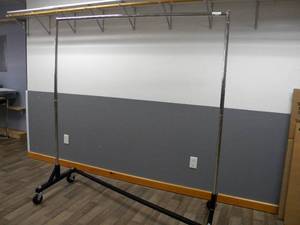lot 95 image: Vevor Black Z clothing rack on rollers