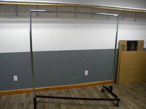 lot 97 image: Vevor Black Z clothing rack on rollers
