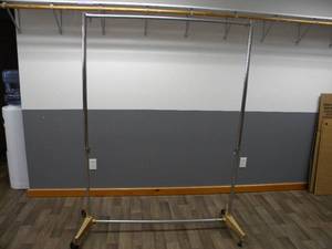 lot 99 image: Metal Garment rack