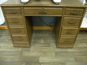 lot 104 image: Wooden Student desk w8 drawers