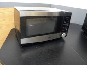 lot 106 image: Magic Chelf Microwave oven
