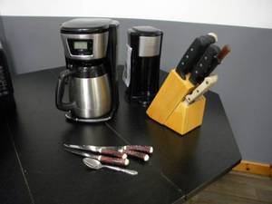 lot 108 image: Two B & D coffee makers, knife block & knives