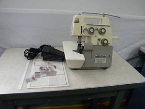 lot 120 image: Bernette Serger MO 204-4 spool extra needles