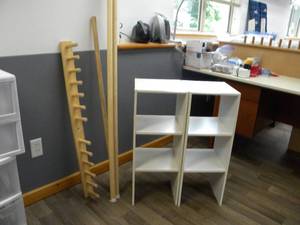 lot 128 image: Wood cubicles, 3) dowels, cone thread rack