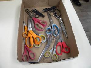 lot 148 image: Flat of scissors 10 plus nippers