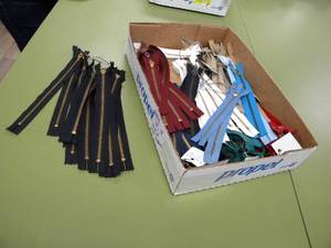 lot 204 image: Metal pants zippers about 75