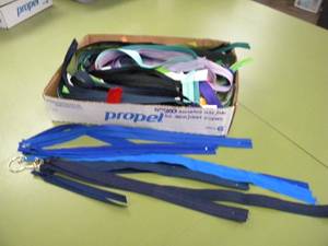 lot 205 image: # 3 Coil zippers regular & invisible about 200