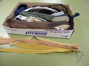 lot 206 image: # 3 Coil zippers regular & invisible about 200