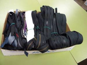 lot 209 image: About 32 yrds of assorted chain zippers